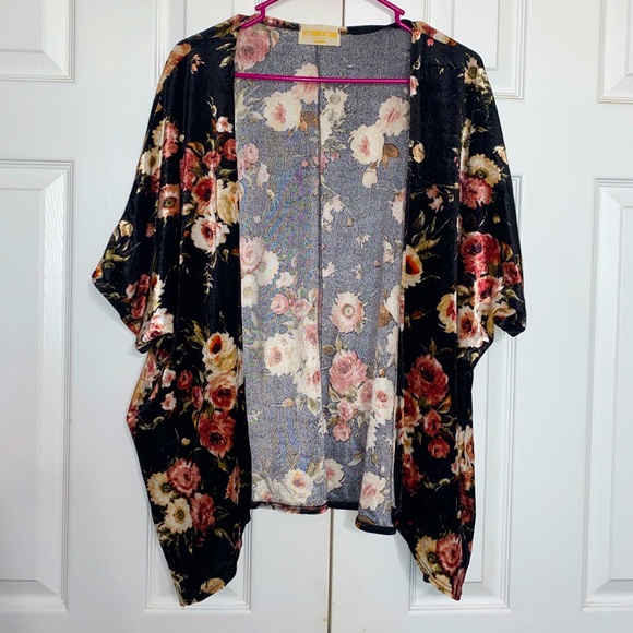 Velvet Floral Cardigan Brand LET THEM EAT CAKE size M - Picture 1 of 2
